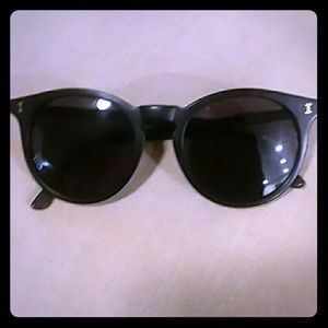 Illesteva Sterling Sunglasses